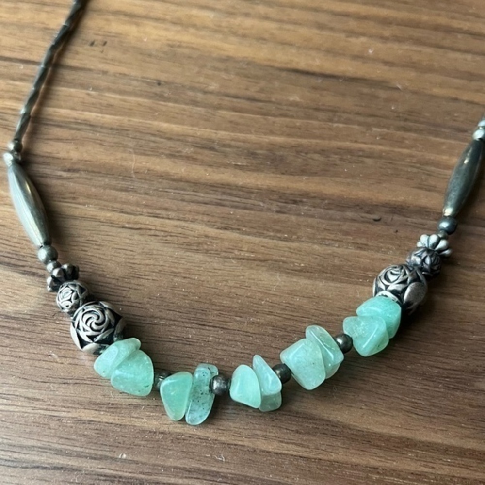 Vintage 1940s Green Blue Chalcedony Quartz and Silver Metal Rose Bead Necklace
